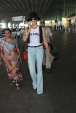 Urvashi Rautela snapped at airport on 17th March 2016